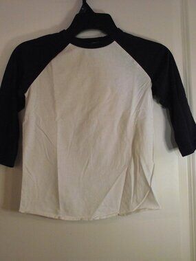 BOYS M (medium) 8 “athletic works“ ¾ LENGTH SLEEVED BASEBALL T-SHIRT